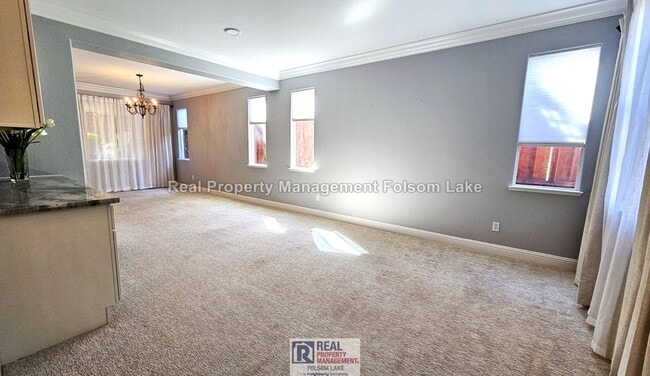 Building Photo - 5 Bedroom Carmichael Home + Large Bonus Room | 3-Car Garage & RV/Boat Parking