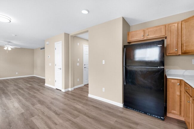 Building Photo - LIGHT AND BRIGHT 3 BED/2.5 BATH HOME IN MONUMENT!