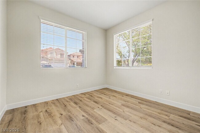 Building Photo - 571 Kavanagh Pl