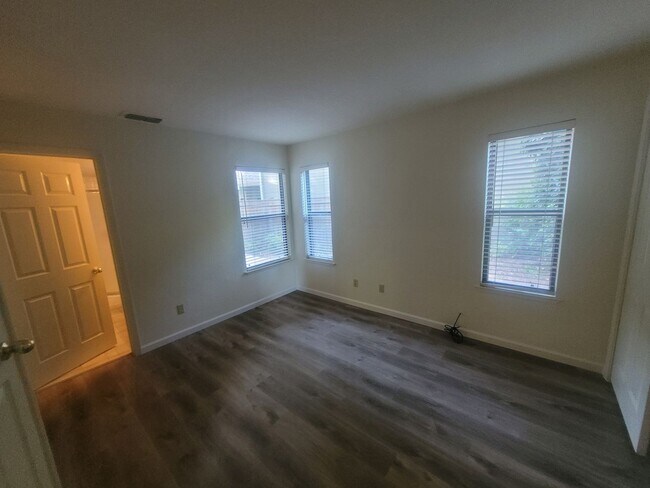 Building Photo - Gated community along American River Drive