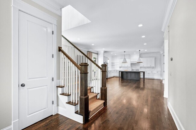 Building Photo - Stunning 4BE/3.5BA home in the heart of Gr...