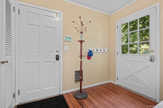 Building Photo - 342 Woodbury Rd