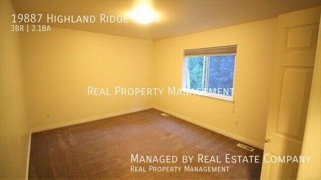 Building Photo - 19887 Highland Ridge Dr