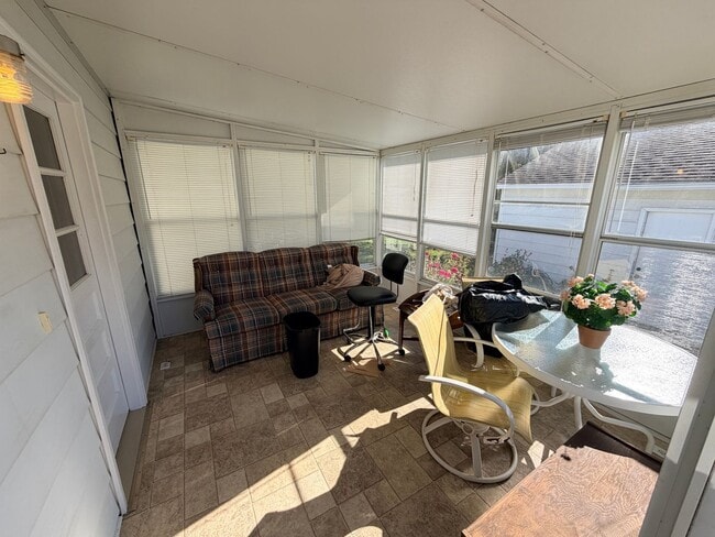 Building Photo - 2450 Porter St SW