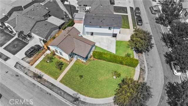 Building Photo - 5833 Glady St