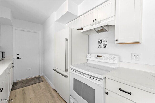 Building Photo - 1661 Coronado Rd