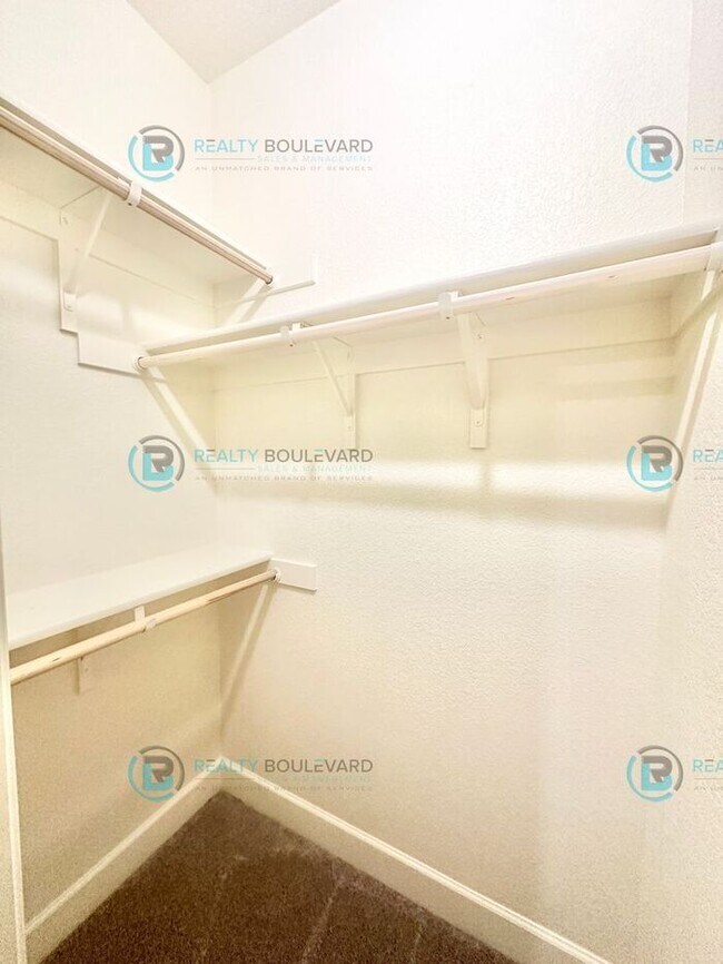 Building Photo - Beautiful 4 Bedroom, 2 Bathroom, 2 car garage, Single Story Home