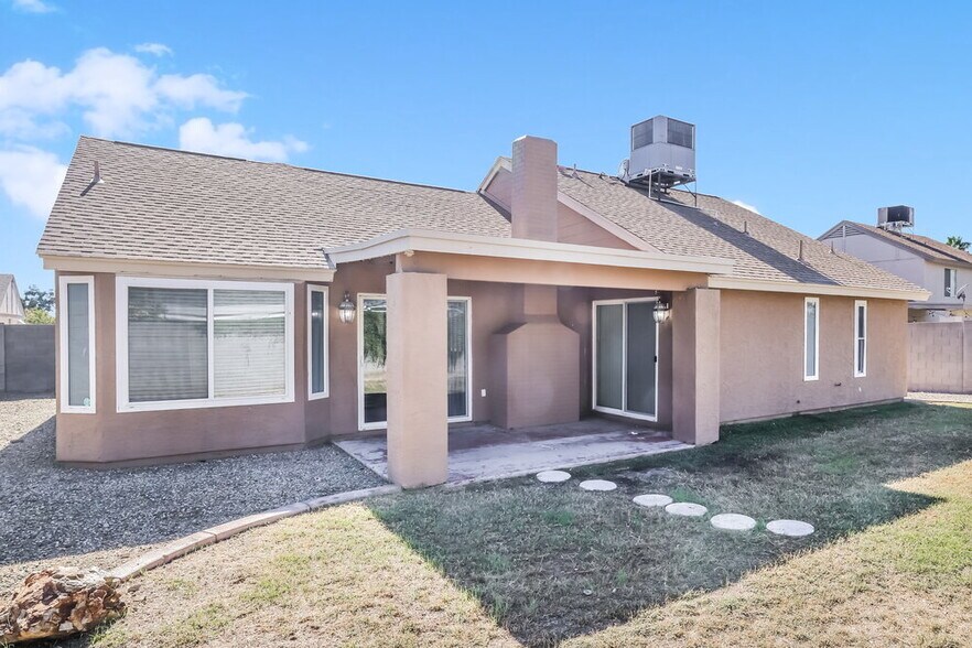 Building Photo - 4814 W McRae Way