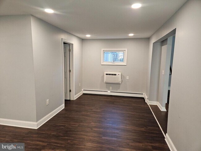 Building Photo - 414 Delaware Ave