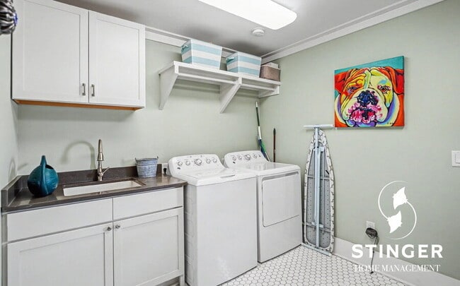 Building Photo - 73 Sunset Blvd