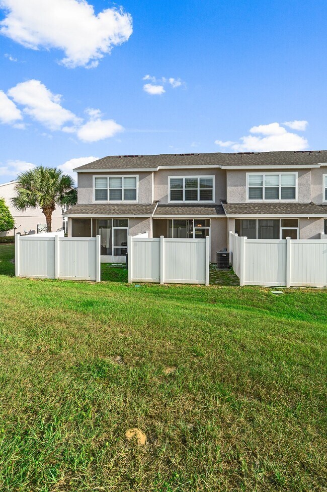 Building Photo - **NEWLY REMODELED ** MAINTENANCE FREE TOWNHOME/ NO APPLICATION FEES**