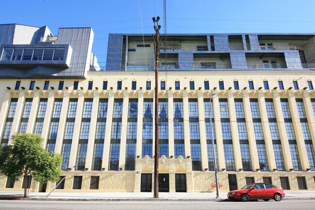 Huge wall of windows - 200 N San Fernando Rd