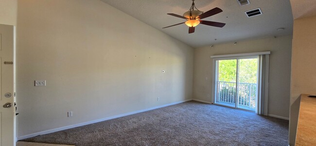 Building Photo - 2/2 Second Floor Condo in Willow Ridge