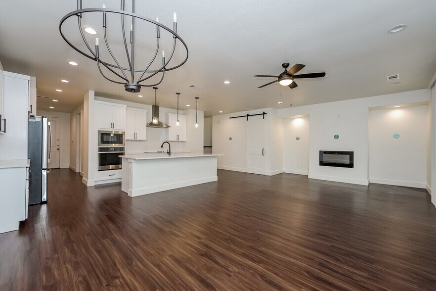 Building Photo - 8585 Mulligan Pass