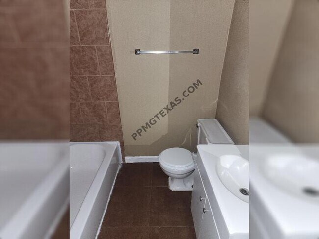 Building Photo - 5453 Wayside Ave