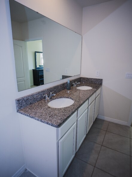 Building Photo - 3721 Swanfalls Terrace