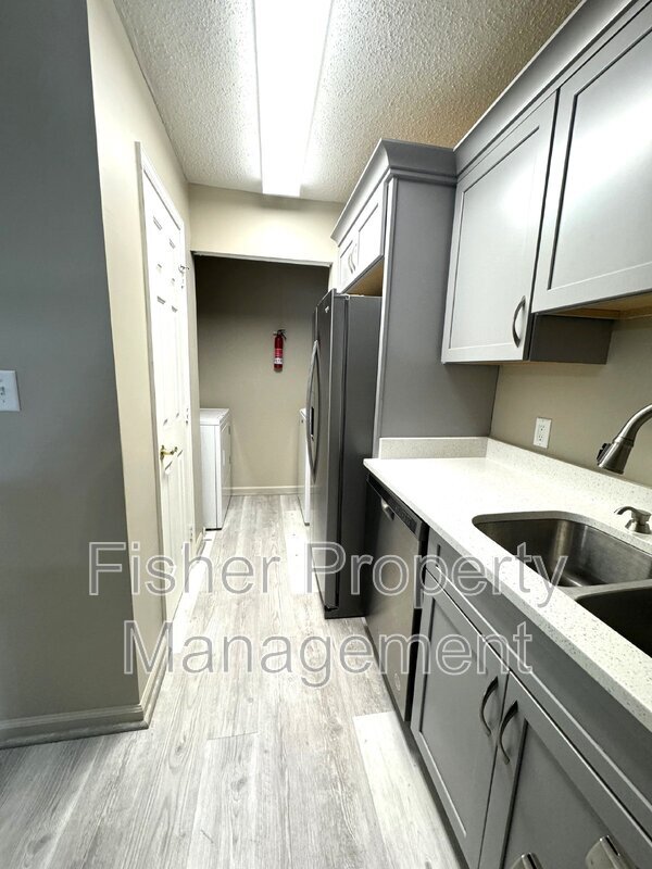 Building Photo - 830 Brassie Ln