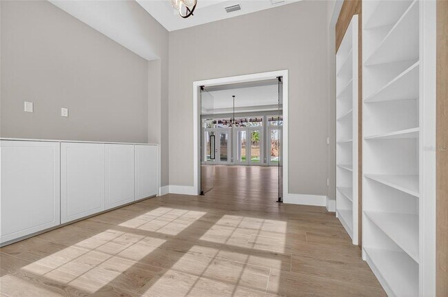 Building Photo - 16130 Pendio Dr