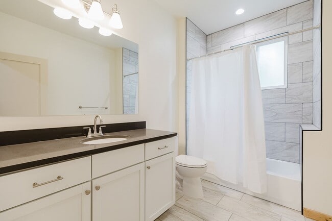 Building Photo - Beautiful New Construction Mountain Retreat