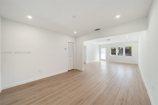 Building Photo - 47 Oviedo Ave