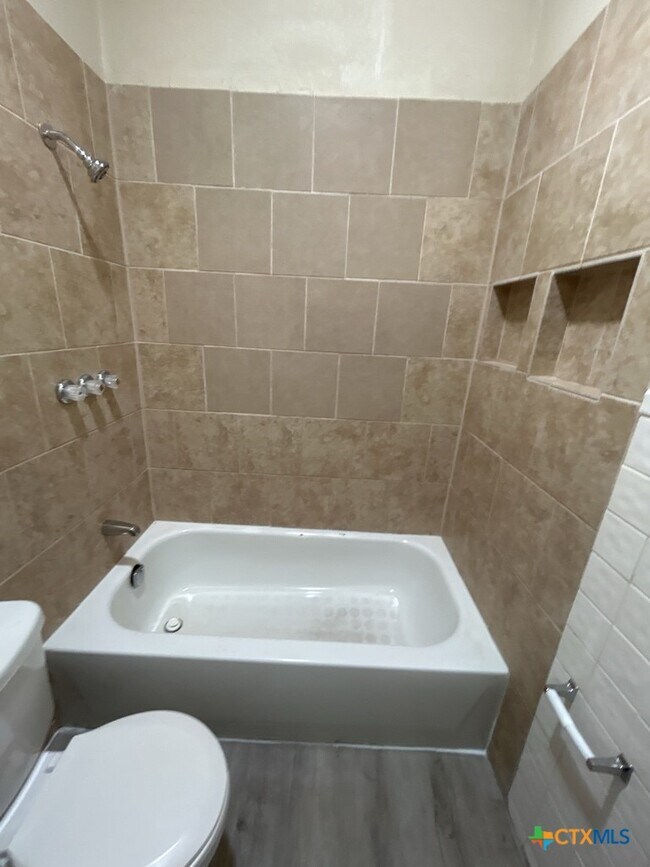 Building Photo - 912 Southside Dr