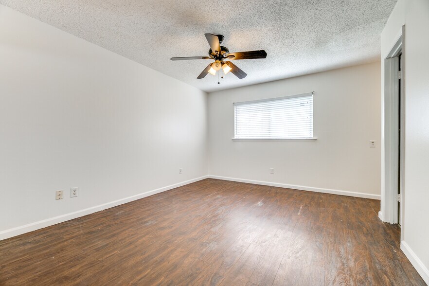 Building Photo - 209 Wake Dr