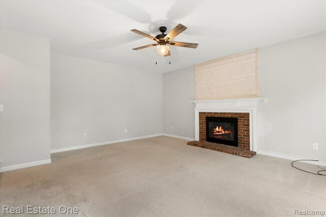 Building Photo - 1568 Grandview Dr