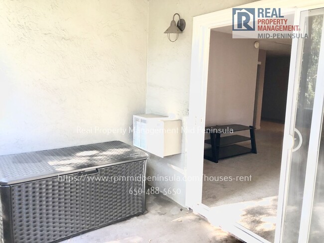 Building Photo - Bright 1 Bedroom / 1 Bathroom + Den in Liv...