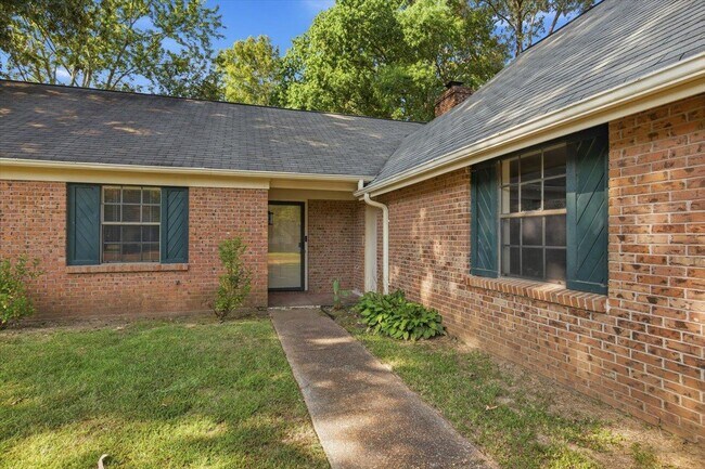Building Photo - 131 Cypress Dr