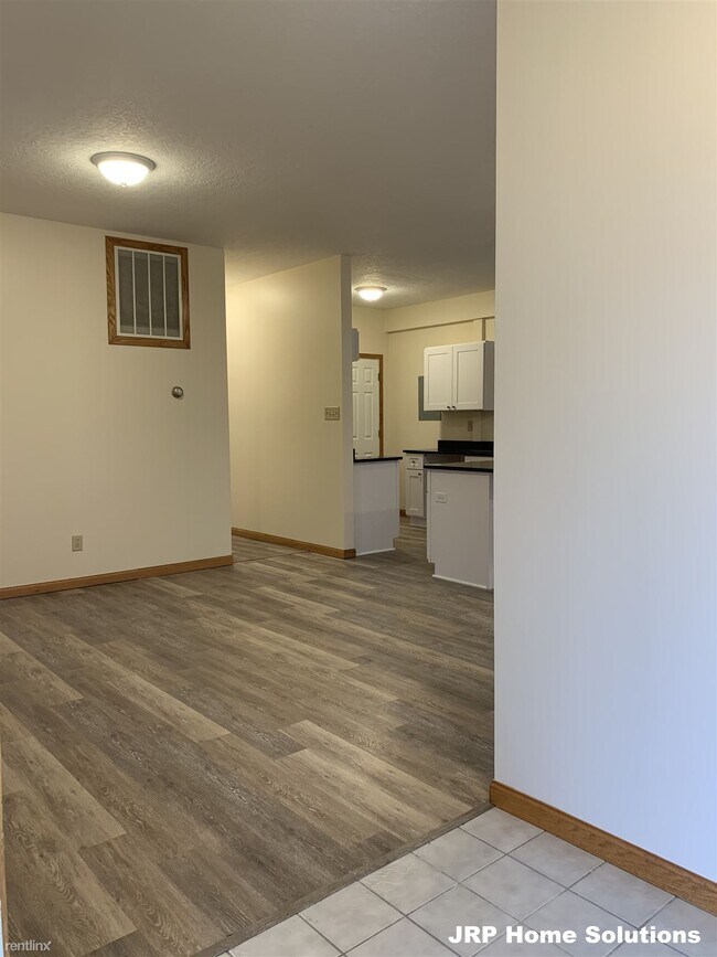 Building Photo - 2 br, 1 bath Apartment - 6400 Gillis Dr Ste A
