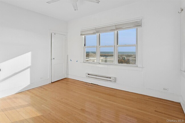 Building Photo - 23 Troy Ave