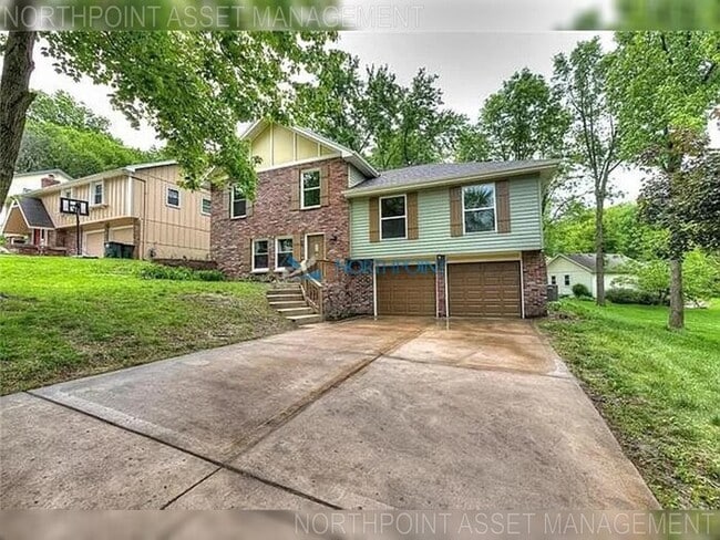 Building Photo - 4 bedrooms, 3 baths gorgeous Parkville home