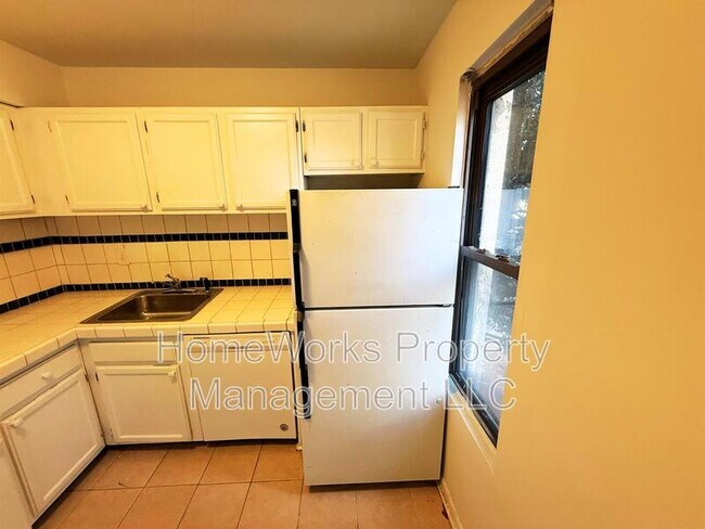 Building Photo - 9633 White Acre Rd