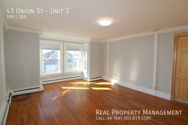 Building Photo - Updated  1 Bedroom Close to Downtown Ports...