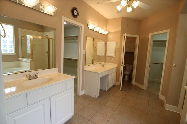 Building Photo - 1215 Pelican Hill Dr