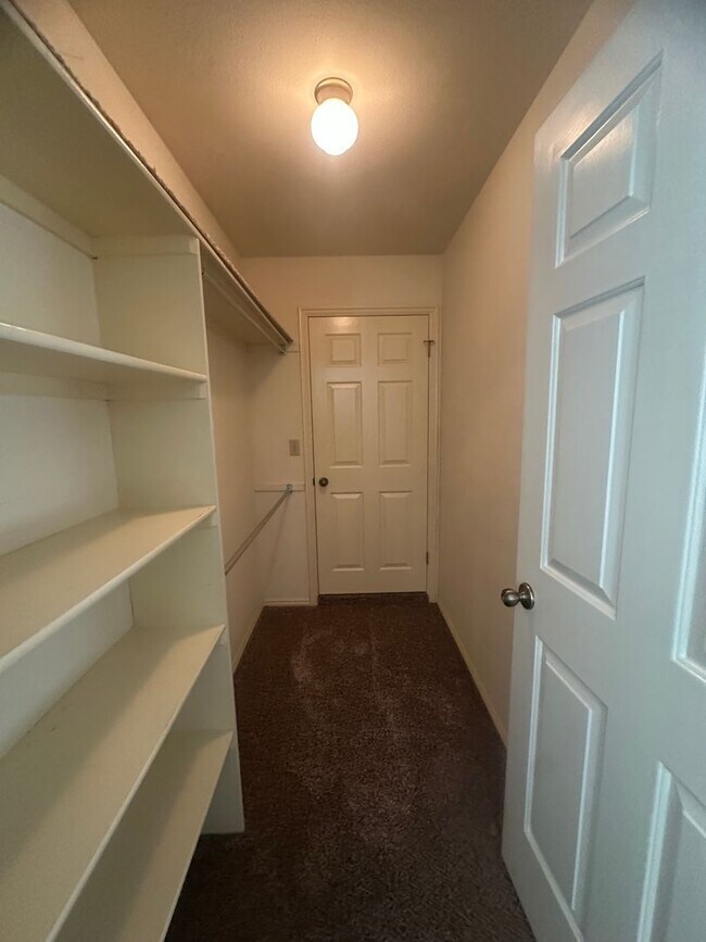 Building Photo - Charming Ranch Farmhouse in St. George – Spacious & Serene!