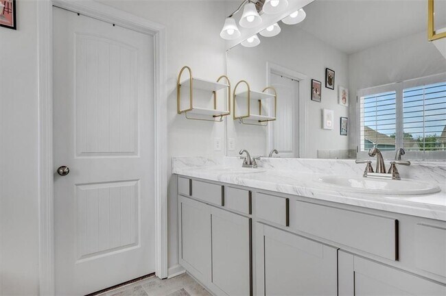 Building Photo - 317 Lucyanna Ln