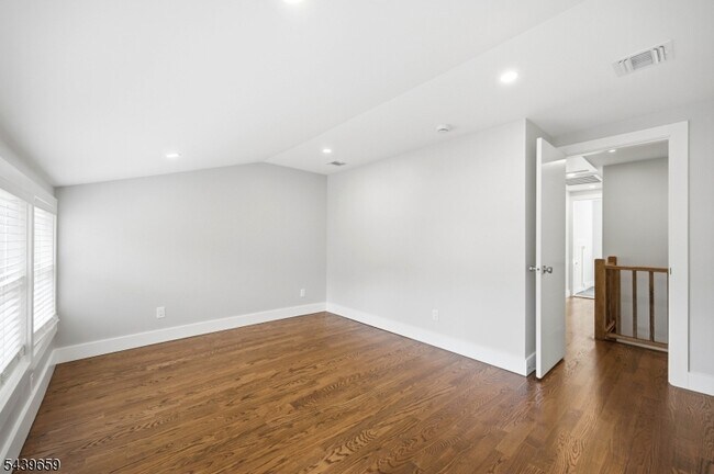 Building Photo - 40 Jardine Rd
