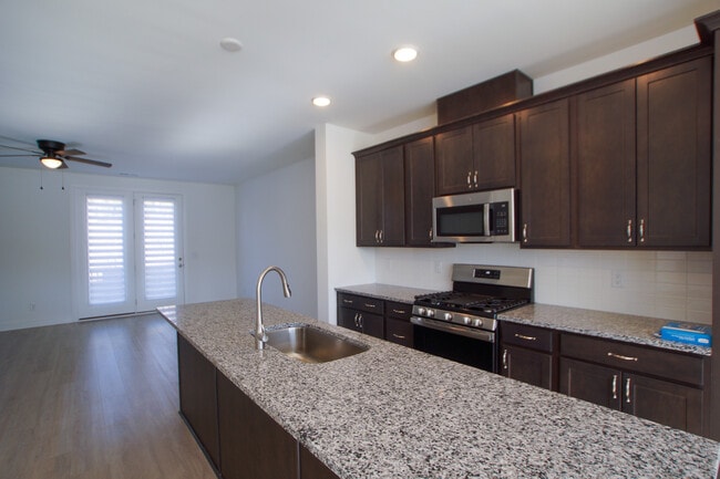 Building Photo - 2024 Eva Pearl Dr