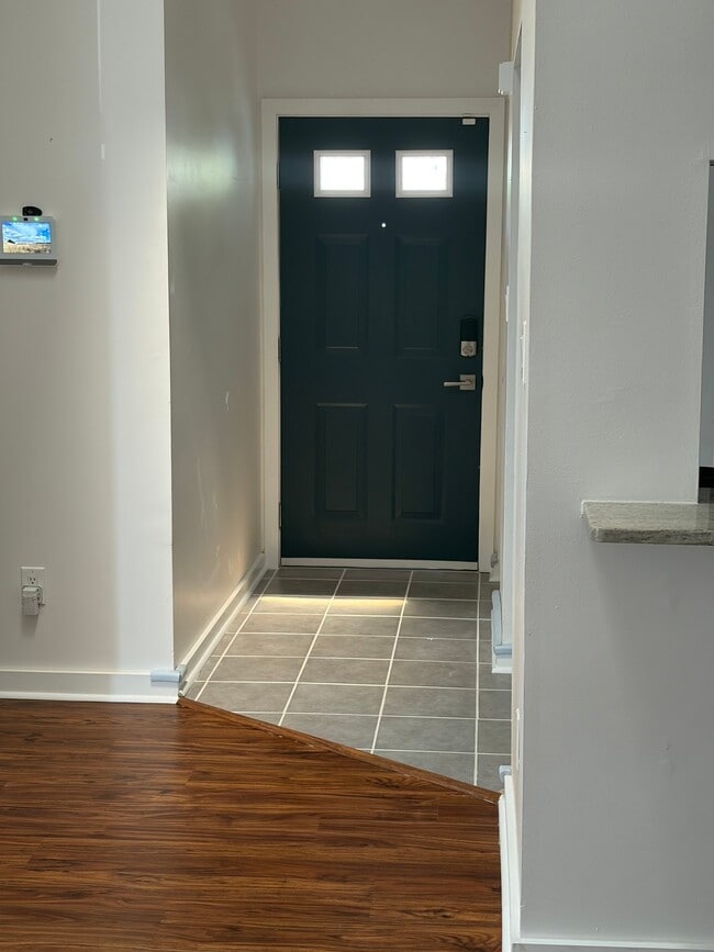Building Photo - 2128 Retreat Ct