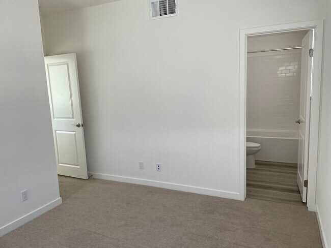 Building Photo - 9636 New Morning Pl