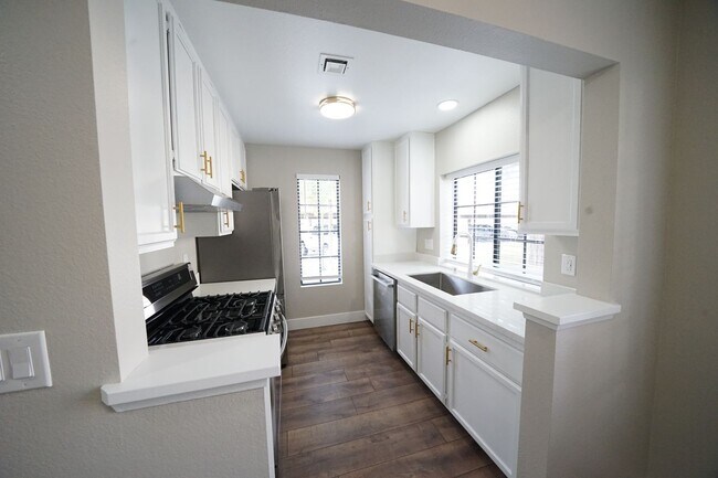 Building Photo - 4729 Nara Vista Way