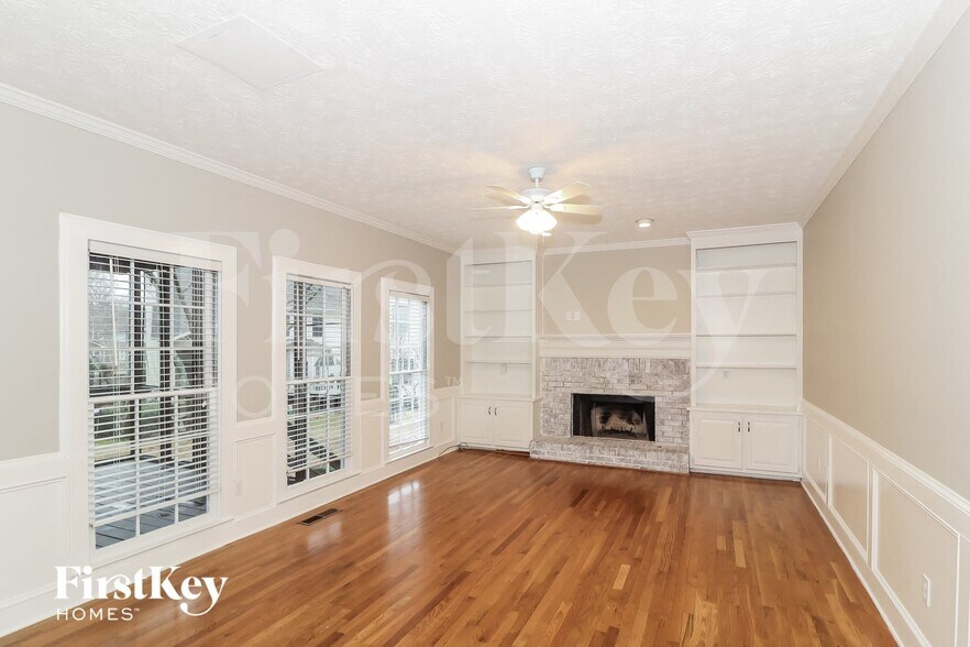 Building Photo - 2117 Gatwick Dr