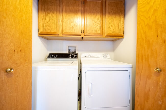 Building Photo - 1896 Sapphire Pt