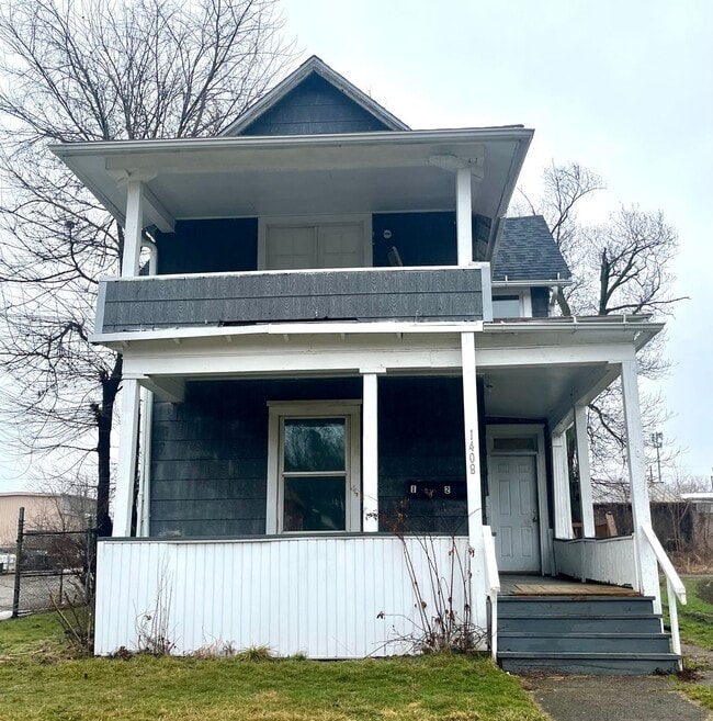 Building Photo - 1408 Maple Ave NE