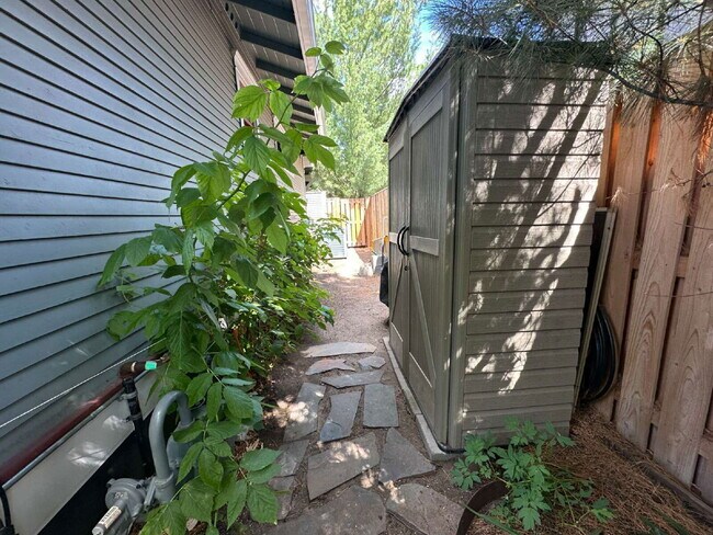 Building Photo - 607 NW Federal St