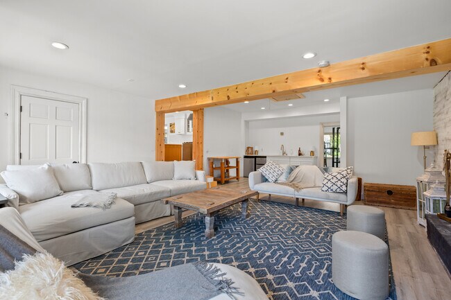 Building Photo - 80 Soundview Dr