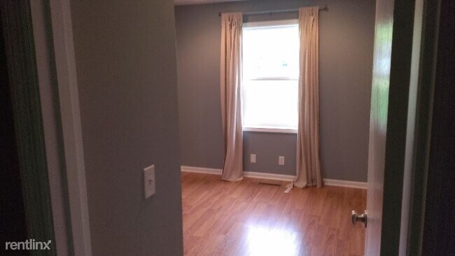 Building Photo - 3 br, 1.5 bath House - 1110 Hayden Dr