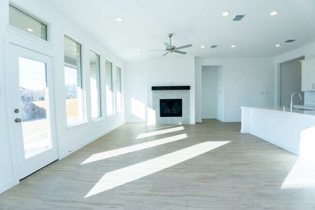 Building Photo - BRAND NEW 2025 Construction - 4BR/3BA Single-Family Home in Northlake Estates