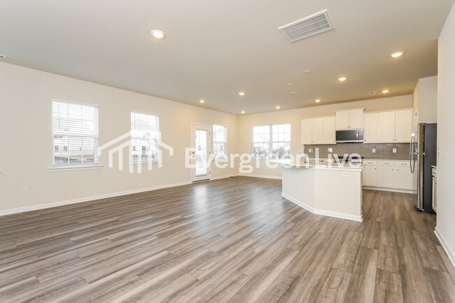 Building Photo - 823 Pear Blossom Ct